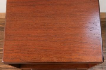 北欧家具G-PLAN(ジープラン)のビンテージ品　上質なサイドキャビネット(サイドテーブル)