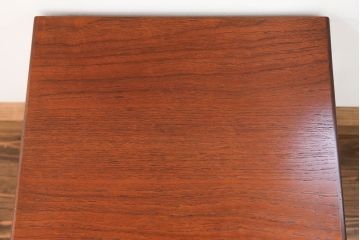 北欧家具G-PLAN(ジープラン)のビンテージ品　上質なサイドキャビネット(サイドテーブル)