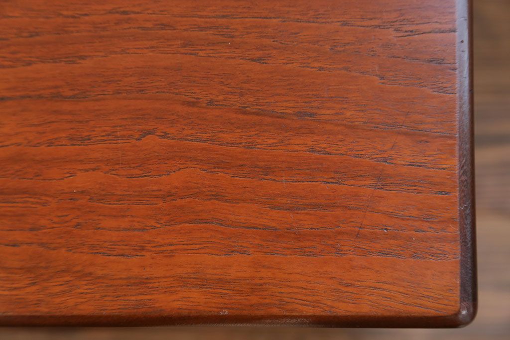 北欧家具G-PLAN(ジープラン)のビンテージ品　上質なサイドキャビネット(サイドテーブル)