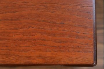 北欧家具G-PLAN(ジープラン)のビンテージ品　上質なサイドキャビネット(サイドテーブル)