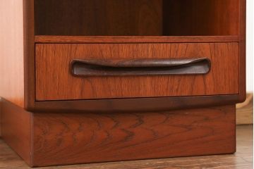 北欧家具G-PLAN(ジープラン)のビンテージ品　上質なサイドキャビネット(サイドテーブル)