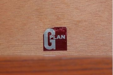北欧家具G-PLAN(ジープラン)のビンテージ品　上質なサイドキャビネット(サイドテーブル)