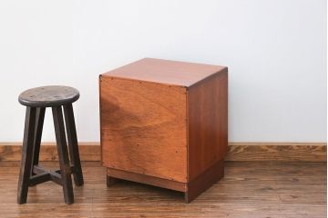 北欧家具G-PLAN(ジープラン)のビンテージ品　上質なサイドキャビネット(サイドテーブル)