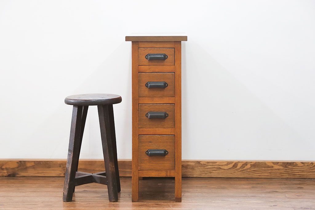 アンティーク家具　アンティーク 珍しいデザインの引き出し付きサイドテーブル(袖引き出し)