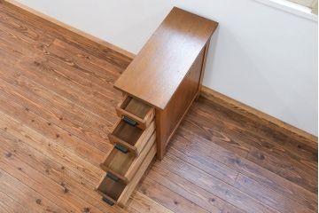 アンティーク家具　アンティーク 珍しいデザインの引き出し付きサイドテーブル(袖引き出し)