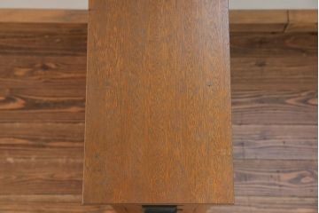 アンティーク家具　アンティーク 珍しいデザインの引き出し付きサイドテーブル(袖引き出し)