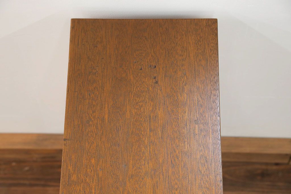 アンティーク家具　アンティーク 珍しいデザインの引き出し付きサイドテーブル(袖引き出し)