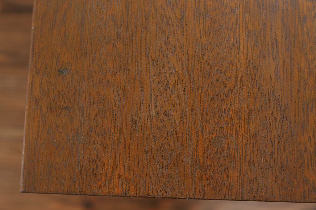 アンティーク家具　アンティーク 珍しいデザインの引き出し付きサイドテーブル(袖引き出し)