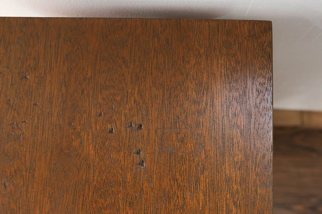 アンティーク家具　アンティーク 珍しいデザインの引き出し付きサイドテーブル(袖引き出し)