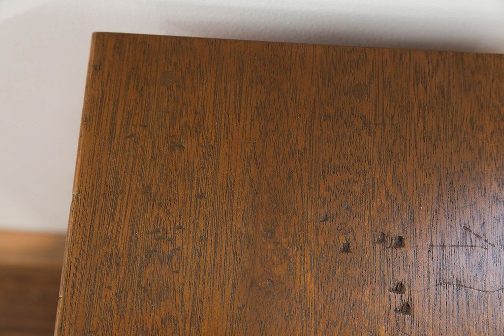 アンティーク家具　アンティーク 珍しいデザインの引き出し付きサイドテーブル(袖引き出し)