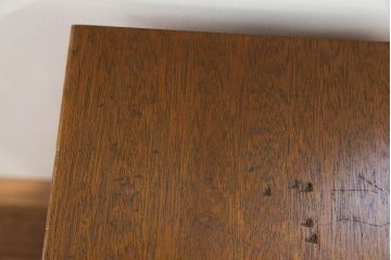 アンティーク家具　アンティーク 珍しいデザインの引き出し付きサイドテーブル(袖引き出し)