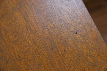 アンティーク家具　アンティーク 珍しいデザインの引き出し付きサイドテーブル(袖引き出し)