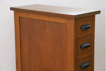 アンティーク家具　アンティーク 珍しいデザインの引き出し付きサイドテーブル(袖引き出し)