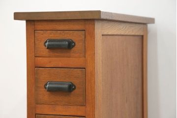 アンティーク家具　アンティーク 珍しいデザインの引き出し付きサイドテーブル(袖引き出し)