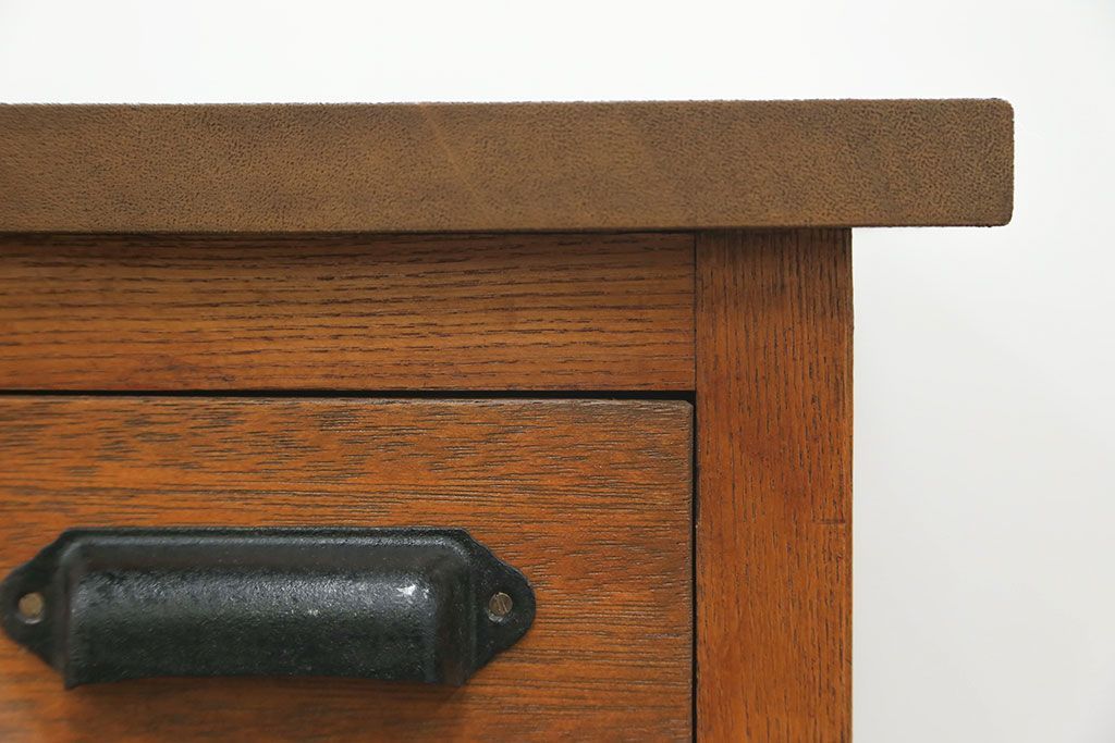 アンティーク家具　アンティーク 珍しいデザインの引き出し付きサイドテーブル(袖引き出し)