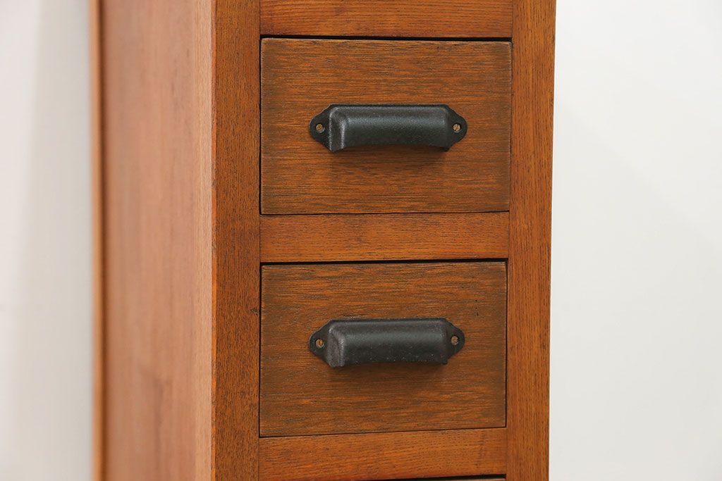 アンティーク家具　アンティーク 珍しいデザインの引き出し付きサイドテーブル(袖引き出し)