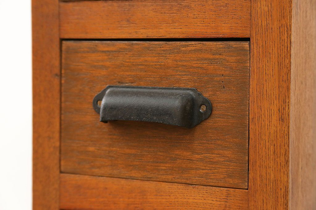 アンティーク家具　アンティーク 珍しいデザインの引き出し付きサイドテーブル(袖引き出し)