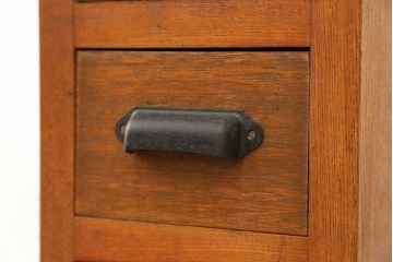 アンティーク家具　アンティーク 珍しいデザインの引き出し付きサイドテーブル(袖引き出し)