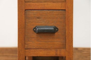 アンティーク家具　アンティーク 珍しいデザインの引き出し付きサイドテーブル(袖引き出し)