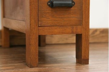 アンティーク家具　アンティーク 珍しいデザインの引き出し付きサイドテーブル(袖引き出し)