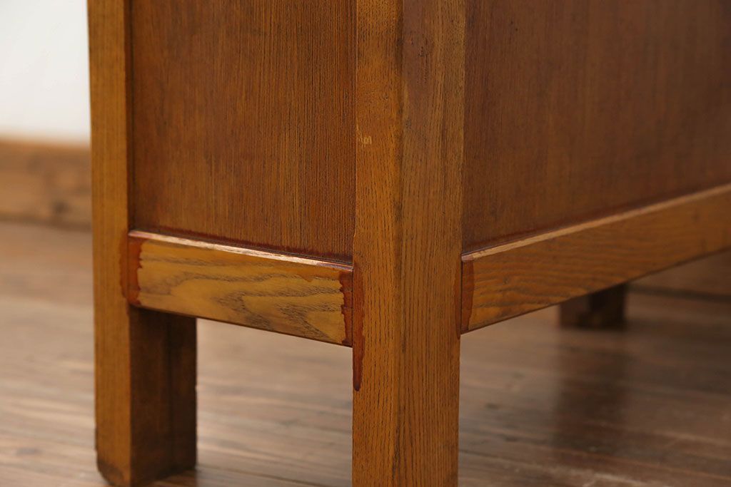 アンティーク家具　アンティーク 珍しいデザインの引き出し付きサイドテーブル(袖引き出し)