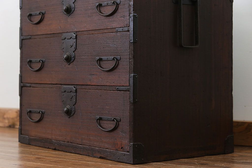 アンティーク家具　古民具・骨董 厚手金具の上質な小箪笥