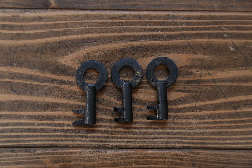 アンティーク家具　古民具・骨董 厚手金具の上質な小箪笥