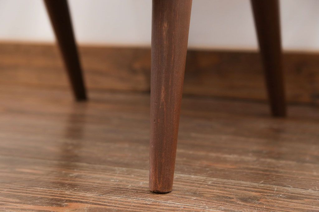 レトロ家具　昭和レトロ かわいいデザインのアンティークアームチェア(2)(ソファ、椅子、イス)