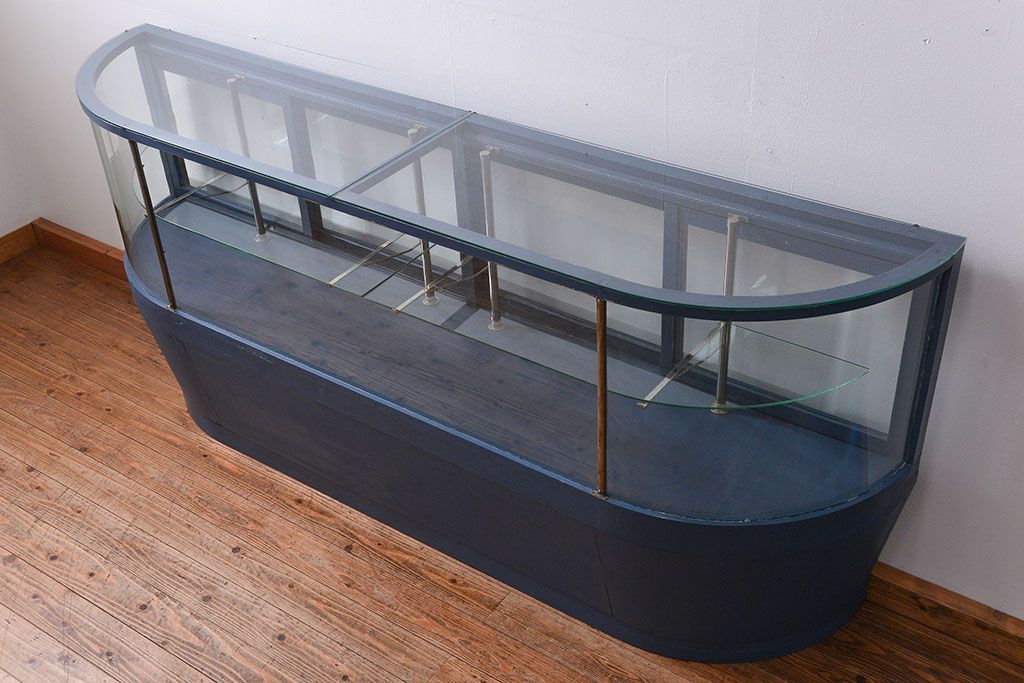 アンティーク家具　アンティークペイント 両面Rガラスのショーケース (ガラスケース)