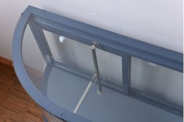 アンティーク家具　アンティークペイント 両面Rガラスのショーケース (ガラスケース)