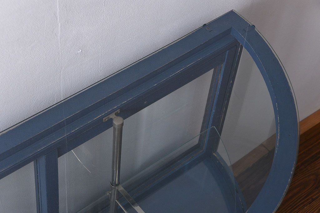 アンティーク家具　アンティークペイント 両面Rガラスのショーケース (ガラスケース)