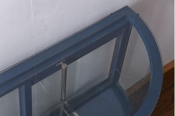 アンティーク家具　アンティークペイント 両面Rガラスのショーケース (ガラスケース)