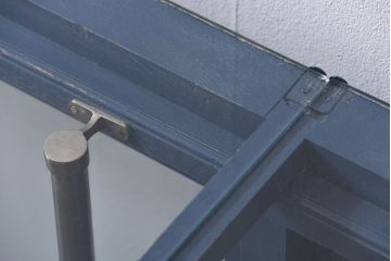 アンティーク家具　アンティークペイント 両面Rガラスのショーケース (ガラスケース)