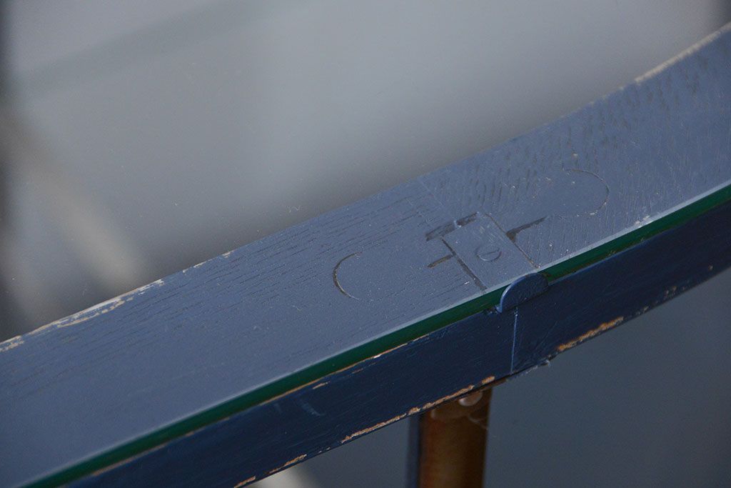 アンティーク家具　アンティークペイント 両面Rガラスのショーケース (ガラスケース)