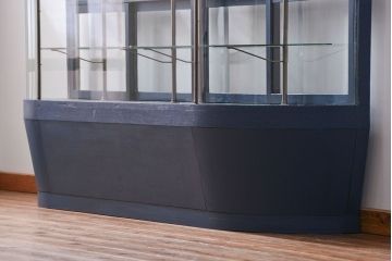 アンティーク家具　アンティークペイント 両面Rガラスのショーケース (ガラスケース)
