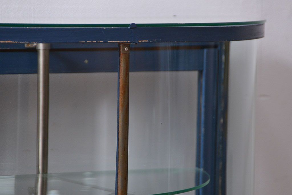 アンティーク家具　アンティークペイント 両面Rガラスのショーケース (ガラスケース)