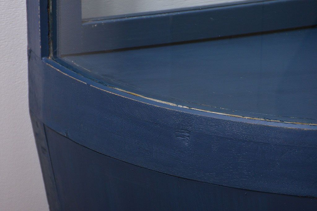 アンティーク家具　アンティークペイント 両面Rガラスのショーケース (ガラスケース)