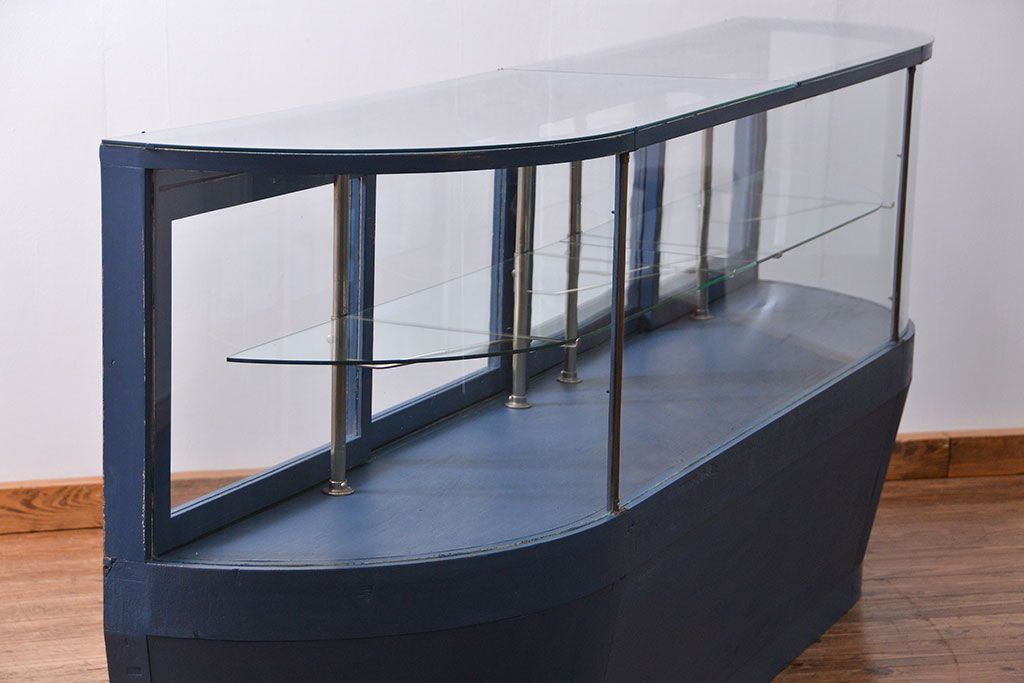 アンティーク家具　アンティークペイント 両面Rガラスのショーケース (ガラスケース)