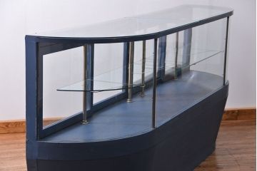 アンティーク家具　アンティークペイント 両面Rガラスのショーケース (ガラスケース)