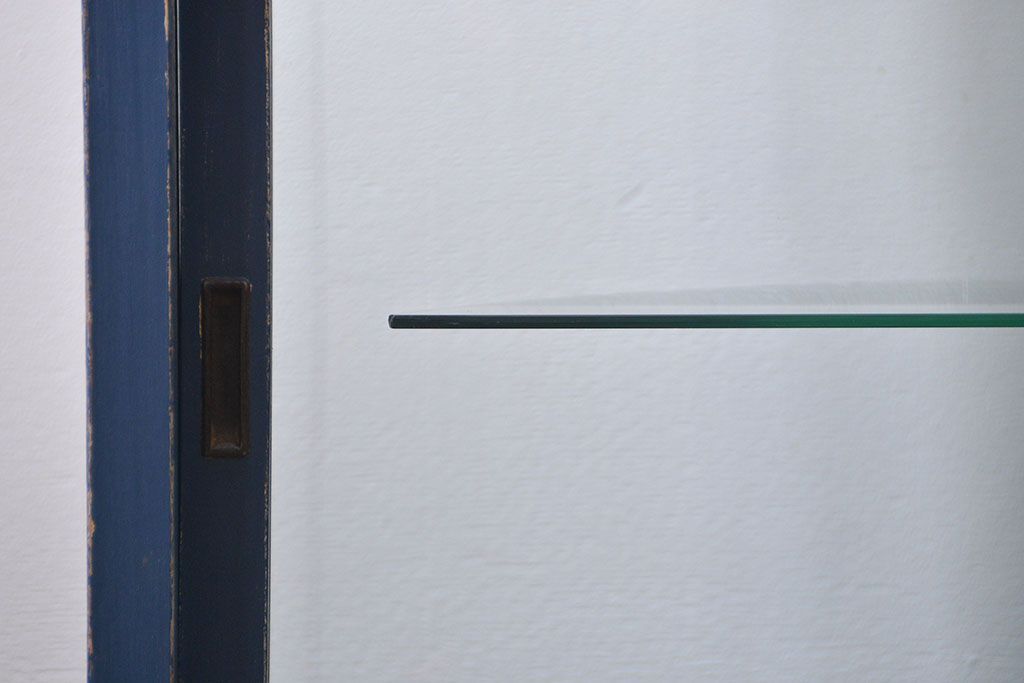 アンティーク家具　アンティークペイント 両面Rガラスのショーケース (ガラスケース)