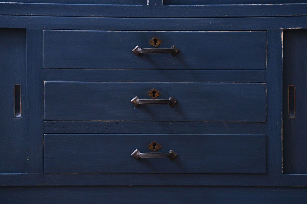 アンティーク家具　アンティークペイント 両面Rガラスのショーケース (ガラスケース)