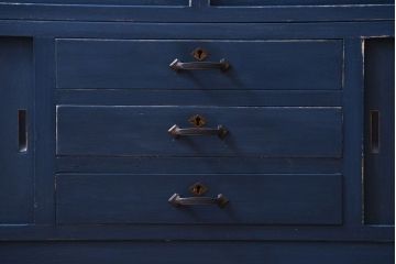 アンティーク家具　アンティークペイント 両面Rガラスのショーケース (ガラスケース)