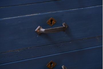 アンティーク家具　アンティークペイント 両面Rガラスのショーケース (ガラスケース)