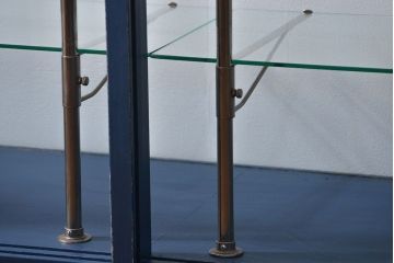 アンティーク家具　アンティークペイント 両面Rガラスのショーケース (ガラスケース)