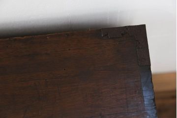 アンティーク家具　古民具・骨董 大きな丸金具の時代箪笥ローボード (ローチェスト)