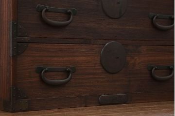 アンティーク家具　古民具・骨董 大きな丸金具の時代箪笥ローボード (ローチェスト)