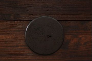 アンティーク家具　古民具・骨董 大きな丸金具の時代箪笥ローボード (ローチェスト)