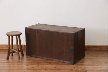 アンティーク家具　古民具・骨董 大きな丸金具の時代箪笥ローボード (ローチェスト)