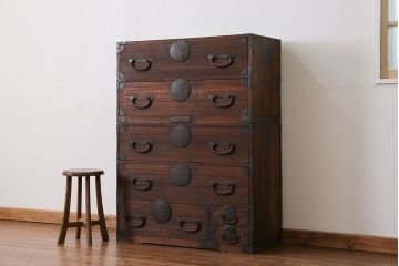 アンティーク家具　古民具・骨董 大きな丸金具の時代箪笥ローボード (ローチェスト)