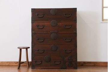 アンティーク家具　古民具・骨董 大きな丸金具の時代箪笥ローボード (ローチェスト)